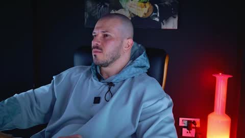 Snapshot of angeloeric chatting on December 28, 12:56 pm BlackWolf online show from December 28, 12:56 pm