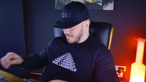 Snapshot of angeloeric chatting on January 8, 9:32 am BlackWolf online show from January 8, 9:32 am