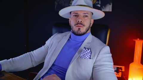 Snapshot of angeloeric chatting on January 9, 5:34 am BlackWolf online show from January 9, 5:34 am