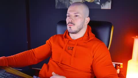 Snapshot of angeloeric chatting on January 18, 5:31 am BlackWolf online show from January 18, 5:31 am