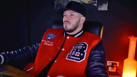 Snapshot of angeloeric chatting on February 4, 5:31 am BlackWolf online show from February 4, 5:31 am