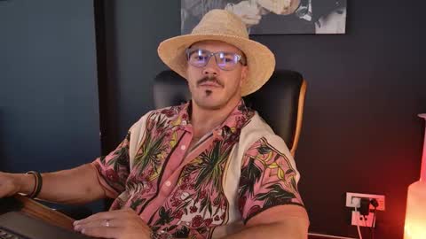 Snapshot of angeloeric chatting on September 20, 10:16 am BlackWolf online show from September 20, 10:16 am