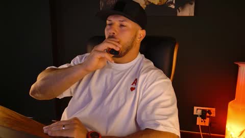 Snapshot of angeloeric chatting on September 29, 6:40 am BlackWolf online show from September 29, 6:40 am