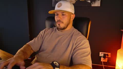 Snapshot of angeloeric chatting on September 30, 11:37 am BlackWolf online show from September 30, 11:37 am