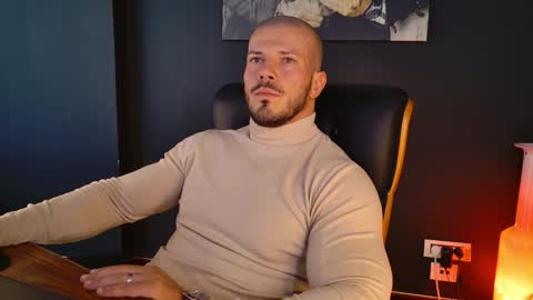 Snapshot of angeloeric chatting on October 21, 10:38 am BlackWolf online show from October 21, 10:38 am