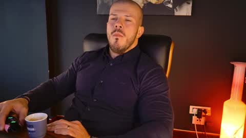 Snapshot of angeloeric chatting on October 27, 11:58 am BlackWolf online show from October 27, 11:58 am