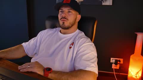 Snapshot of angeloeric chatting on October 31, 12:50 pm BlackWolf online show from October 31, 12:50 pm