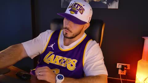 Snapshot of angeloeric chatting on November 25, 12:27 pm BlackWolf online show from November 25, 12:27 pm