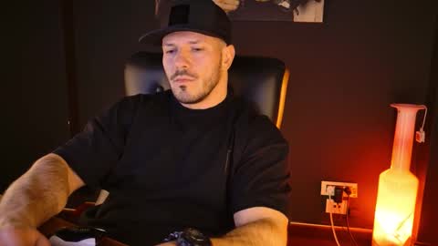 Snapshot of angeloeric chatting on December 17, 2:23 pm BlackWolf online show from December 17, 2:23 pm