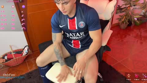 Angelo Ferro online show from December 9, 3:44 pm