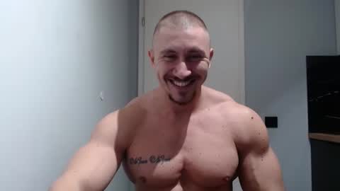 Snapshot of angelofit chatting on December 21, 6:34 pm ------- SEX SHOW WITH GUYS AND GIRLS MUSCLE SHOW online show from December 21, 6:34 pm