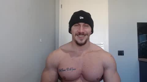 Snapshot of angelofit chatting on January 11, 1:01 pm ------- SEX SHOW WITH GUYS AND GIRLS MUSCLE SHOW online show from January 11, 1:01 pm
