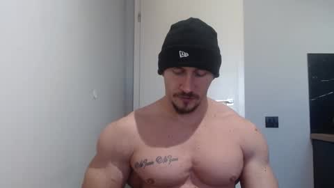 Snapshot of angelofit chatting on February 9, 1:46 pm ------- SEX SHOW WITH GUYS AND GIRLS MUSCLE SHOW online show from February 9, 1:46 pm