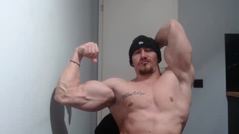 Snapshot of angelofit chatting on February 11, 10:18 pm ------- SEX SHOW WITH GUYS AND GIRLS MUSCLE SHOW online show from February 11, 10:18 pm