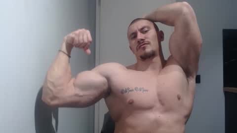 Snapshot of angelofit chatting on February 20, 7:41 pm ------- SEX SHOW WITH GUYS AND GIRLS MUSCLE SHOW online show from February 20, 7:41 pm