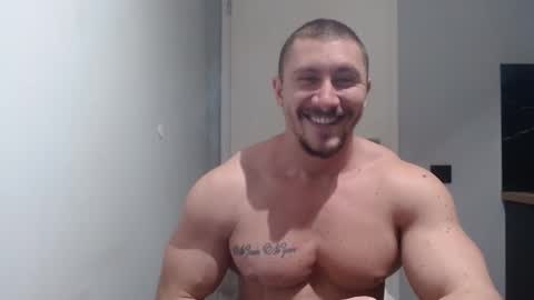 Snapshot of angelofit chatting on March 10, 5:50 pm ------- SEX SHOW WITH GUYS AND GIRLS MUSCLE SHOW online show from March 10, 5:50 pm