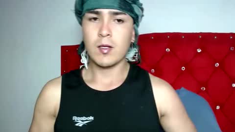 Snapshot of angels_0001 chatting on December 13, 9:20 pm angels_0001 online show from December 13, 9:20 pm