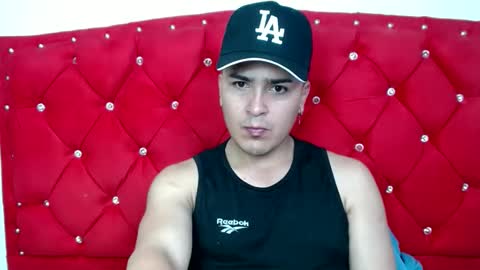 Snapshot of angels_0001 chatting on December 14, 5:40 am angels_0001 online show from December 14, 5:40 am