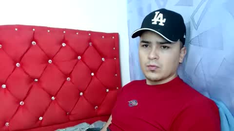 Snapshot of angels_0001 chatting on December 18, 7:36 am angels_0001 online show from December 18, 7:36 am