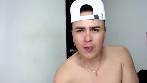 Snapshot of angels_0001 chatting on February 25, 10:50 pm angels_0001 online show from February 25, 10:50 pm