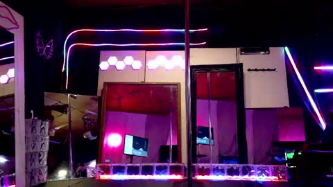 Snapshot of angelsparkle80 chatting on February 22, 6:06 am Madison Marie online show from February 22, 6:06 am