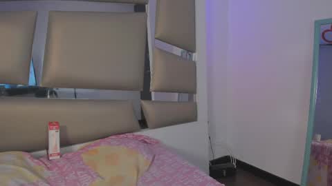 angely_js online show from February 25, 11:33 pm