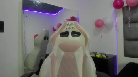 angely_js online show from November 1, 1:02 pm