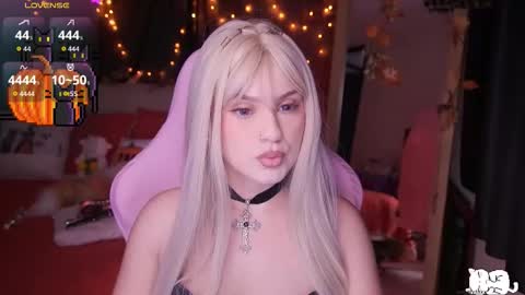 Snapshot of angelytaxx chatting on October 11, 11:47 pm Angel online show from October 11, 11:47 pm