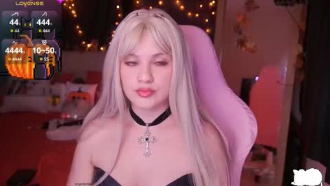 Snapshot of angelytaxx chatting on October 15, 2:44 am Angel online show from October 15, 2:44 am