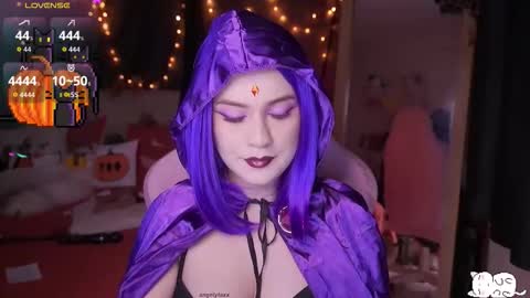 Snapshot of angelytaxx chatting on October 26, 5:35 am Angel online show from October 26, 5:35 am