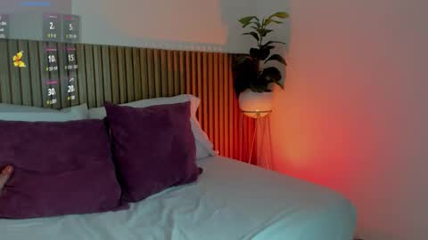 A N G I E online show from October 23, 12:15 pm