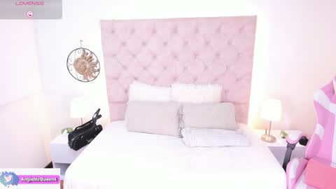 Snapshot of angie_mcqueen chatting on October 13, 5:24 pm angie online show from October 13, 5:24 pm