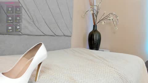 Angie online show from December 15, 3:20 pm