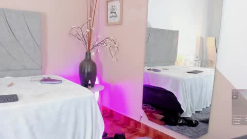 Angie online show from February 12, 4:33 pm