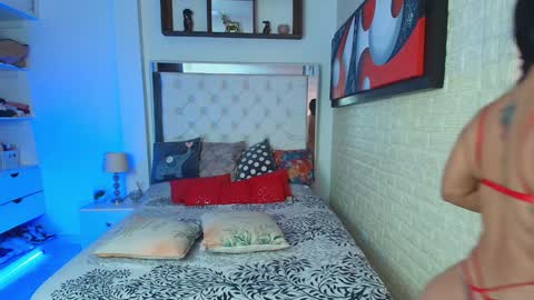 laura  online show from December 24, 2:54 pm