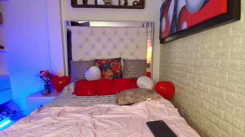 laura  online show from February 15, 3:20 am