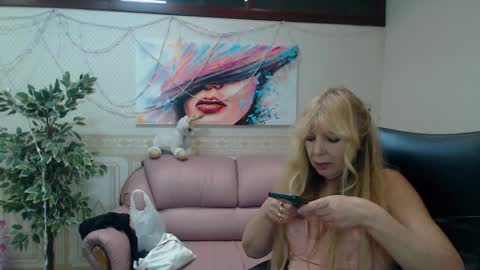 Snapshot of anna_ditrih chatting on January 5, 1:04 pm Anna Ditrih online show from January 5, 1:04 pm