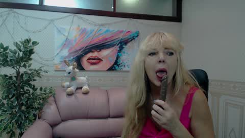 Snapshot of anna_ditrih chatting on January 9, 1:13 pm Anna Ditrih online show from January 9, 1:13 pm