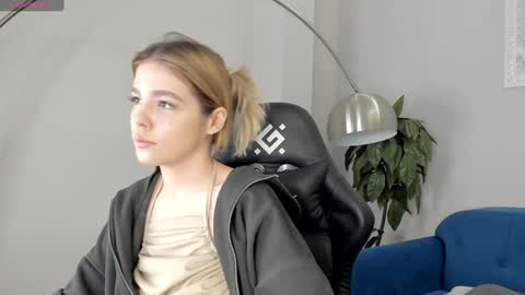 Snapshot of anna_robinson chatting on January 6, 1:09 am Anna online show from January 6, 1:09 am