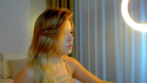 Snapshot of anna_robinson chatting on January 9, 1:18 am Anna online show from January 9, 1:18 am