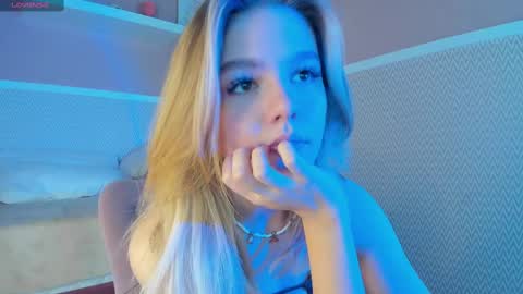 Snapshot of anna_robinson chatting on February 9, 4:46 am Anna online show from February 9, 4:46 am