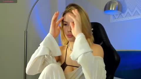 Snapshot of anna_robinson chatting on March 1, 1:22 am Anna online show from March 1, 1:22 am