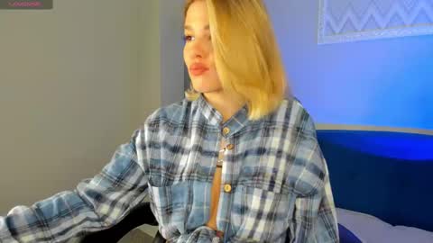 Snapshot of anna_robinson chatting on March 5, 8:21 am Anna online show from March 5, 8:21 am