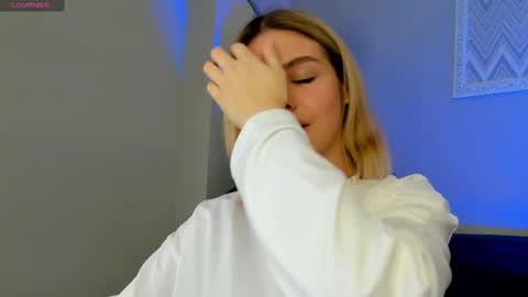 Snapshot of anna_robinson chatting on March 8, 1:06 am Anna online show from March 8, 1:06 am