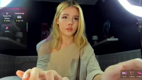 Snapshot of anna_robinson chatting on September 14, 1:05 am Anna online show from September 14, 1:05 am