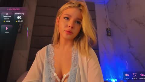 Snapshot of anna_robinson chatting on October 16, 1:39 am Anna online show from October 16, 1:39 am