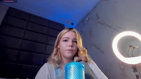 Snapshot of anna_robinson chatting on October 27, 1:31 am Anna online show from October 27, 1:31 am