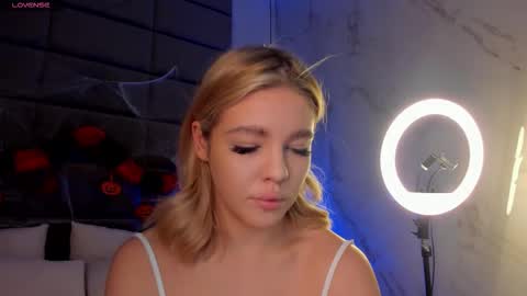 Snapshot of anna_robinson chatting on October 29, 1:52 am Anna online show from October 29, 1:52 am