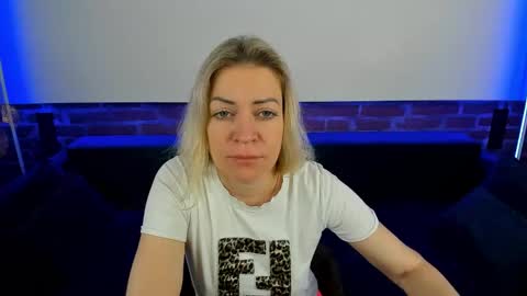 anna_snow9 online show from October 21, 5:41 am