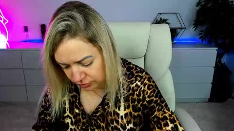 anna_snow9 online show from October 24, 5:48 am